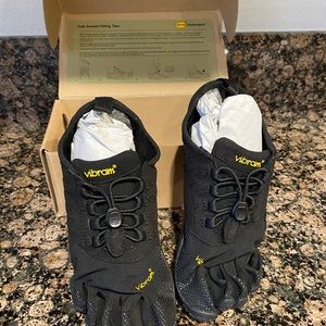 Vibram Five Finger Trek Ascent, Size 37 or 6.5-7